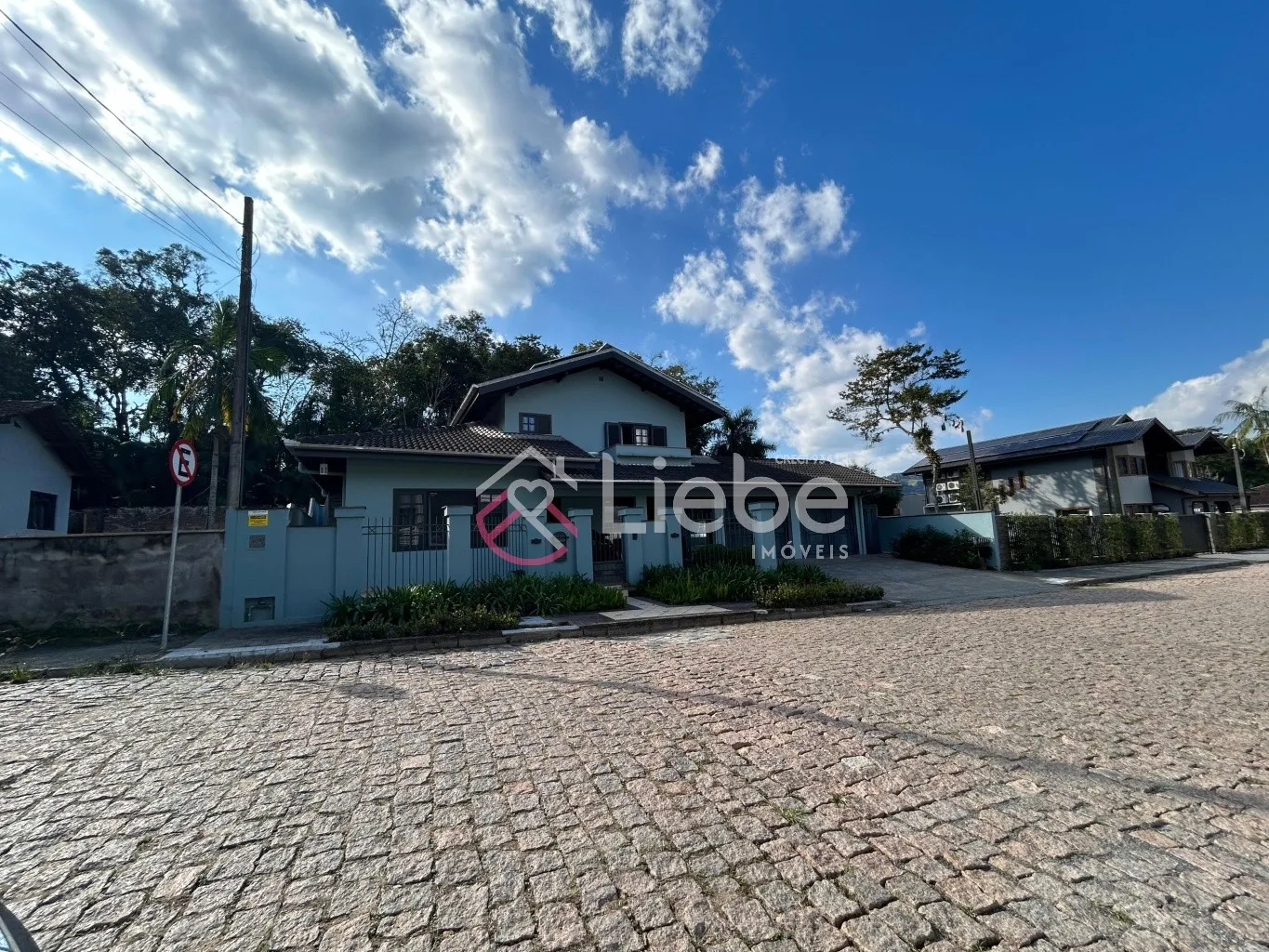 Casa Lindíssima em local privilegiado na cidade de Pomerode com 249,00m de área privativa. — foto 3