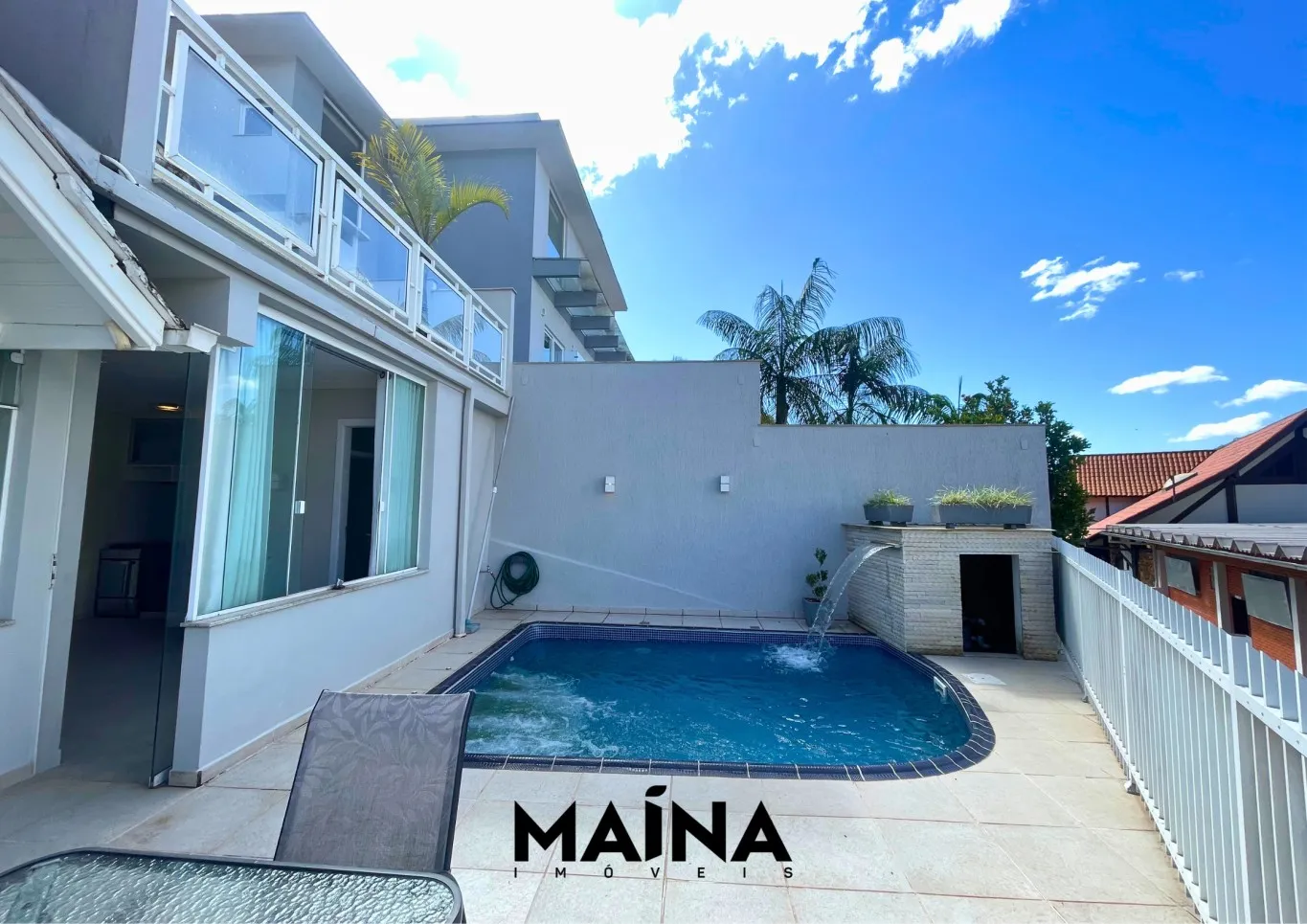 Excelente casa semimobiliada com 244m de área construída no Centro por R$1.494.000 - Blumenau/SC - foto 1
