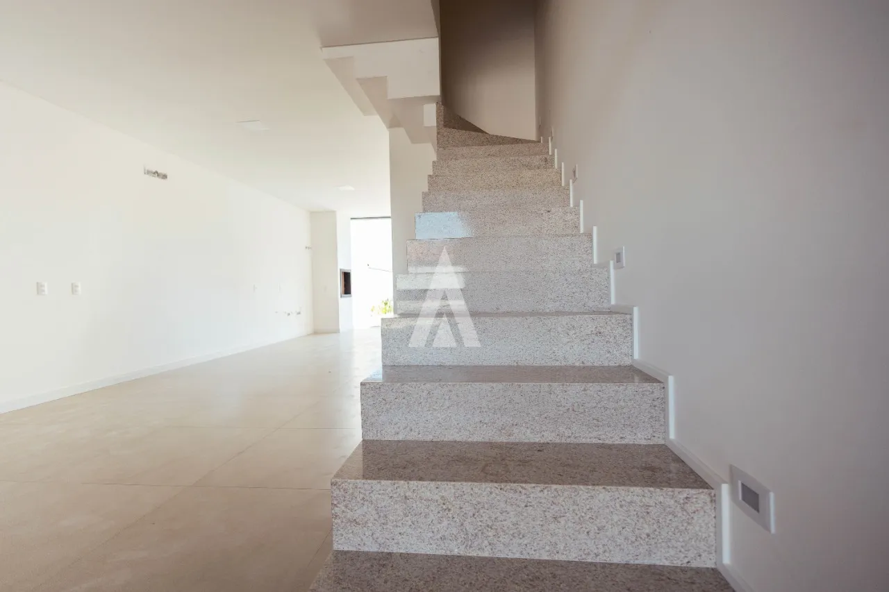 Casa com 3 suítes à venda no bairro Santo Antônio em Joinville-SC por R$1.300.000,00. — foto 3