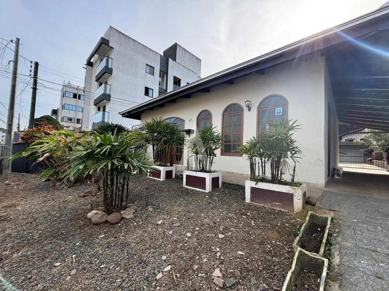 Casa com 2 suítes e 2 quartos à venda no bairro Santo Antônio em Joinville-SC por R$1.200.000,00. - foto 1