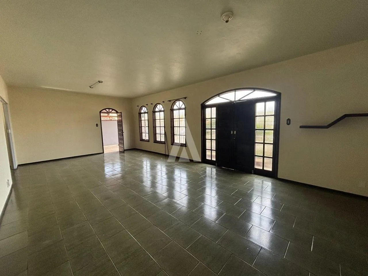 Casa com 2 suítes e 2 quartos à venda no bairro Santo Antônio em Joinville-SC por R$1.200.000,00. — foto 2