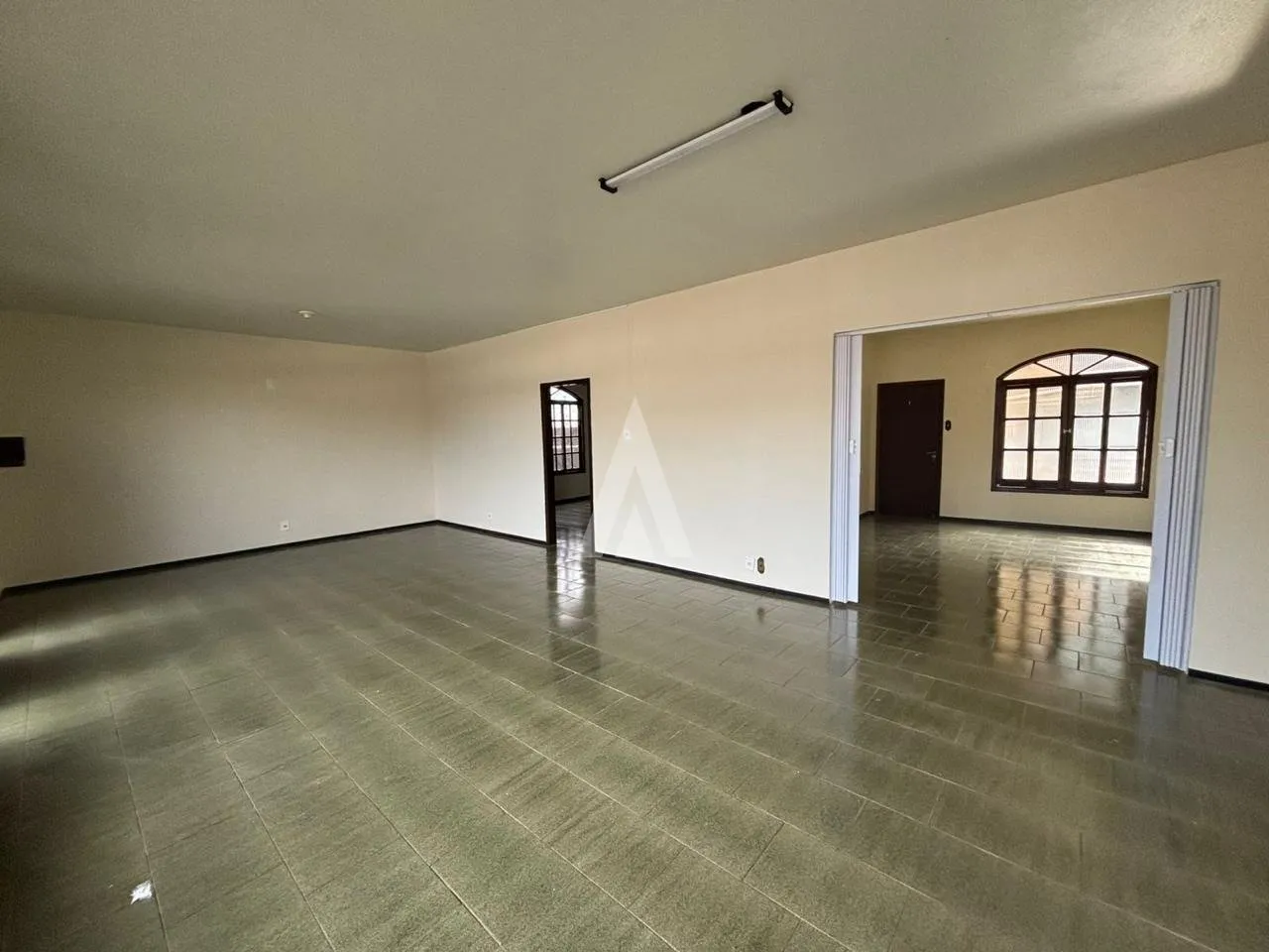 Casa com 2 suítes e 2 quartos à venda no bairro Santo Antônio em Joinville-SC por R$1.200.000,00. — foto 4