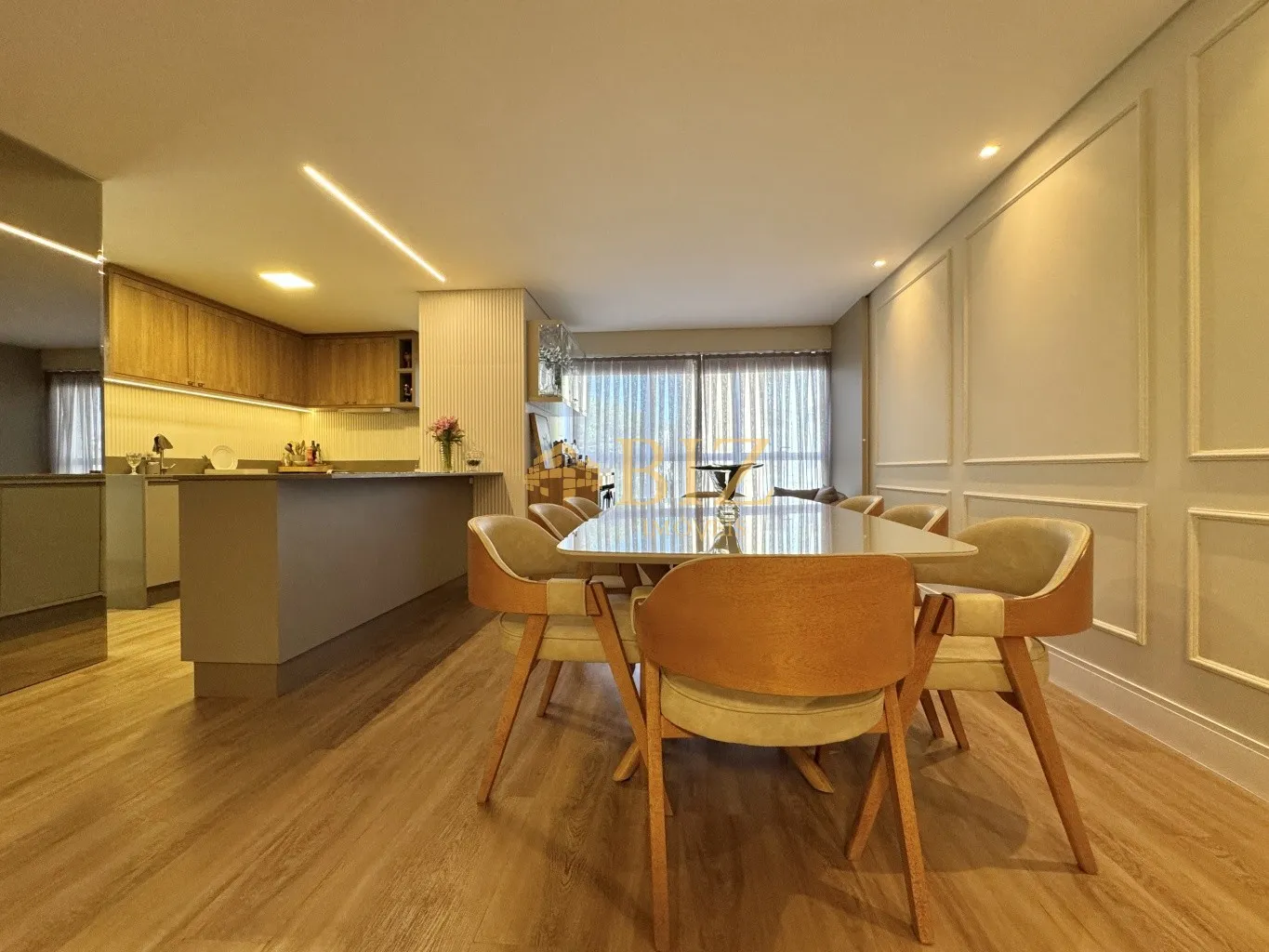 Apartamento com 125m FINAMENTE MOBILIADO, de altíssimo padrão, no Bairro Ponta Aguda, em edifício novo e moderno, e com infra completa de lazer! — foto 3