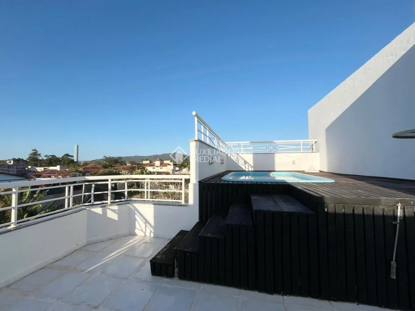 Apartamento à venda com 3 quartos e 1 suíte, 1 vaga, 210m² no Canasvieiras, Florianópolis - foto 1