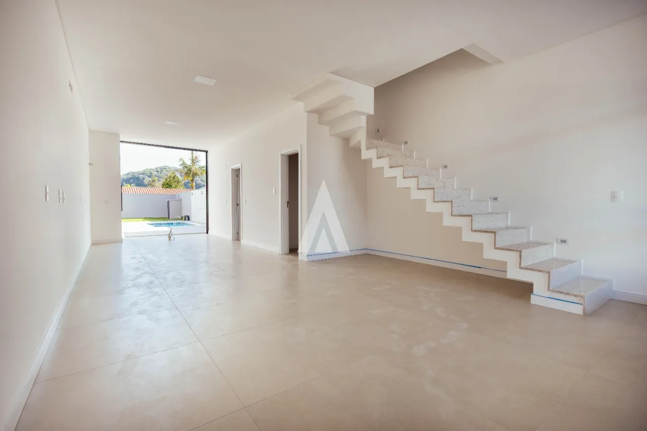 Casa com 3 suítes à venda no bairro Santo Antônio em Joinville-SC por R$1.300.000,00 — foto 2