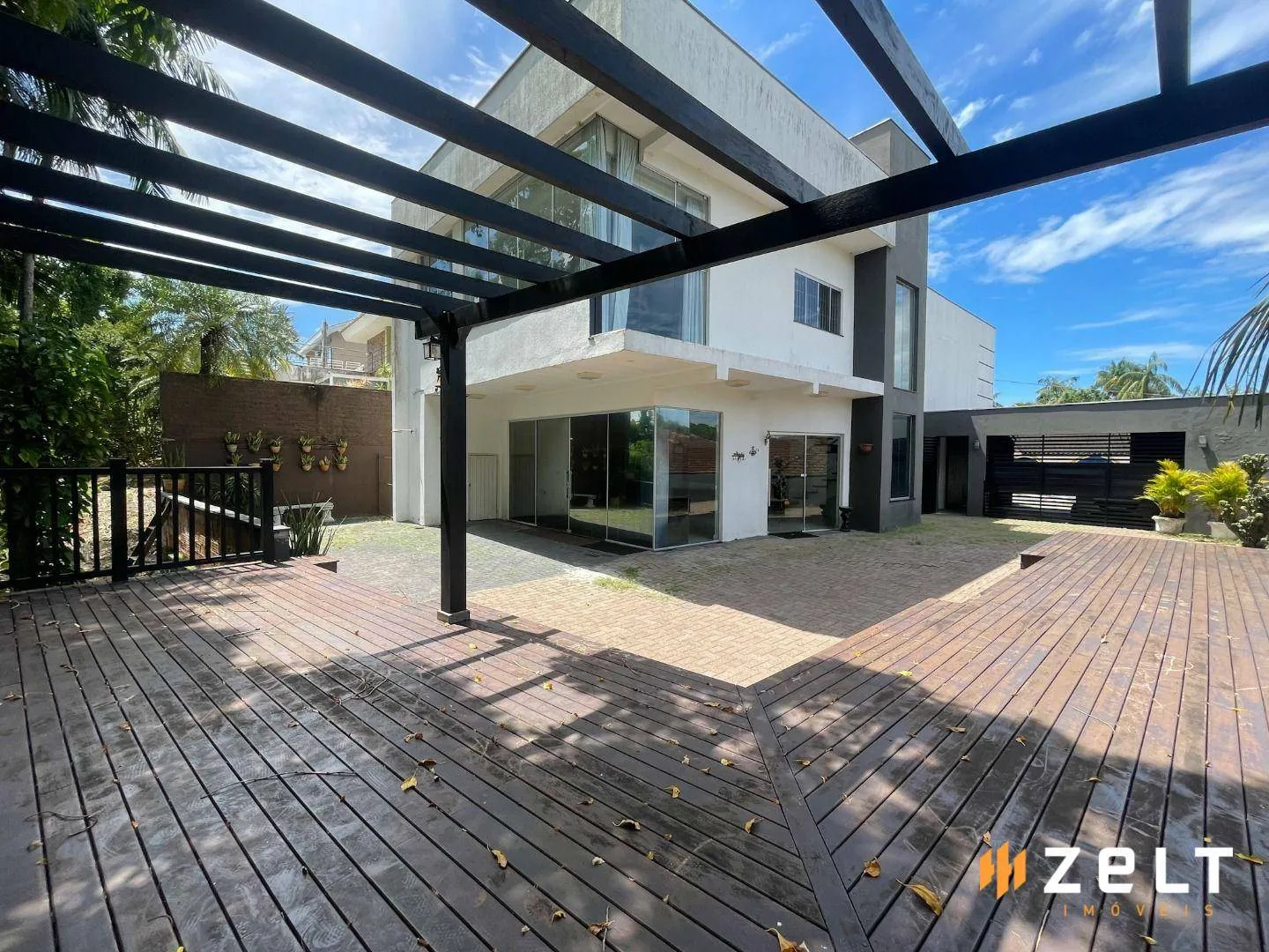 Casa com 3 dormitórios para alugar, 288 m por R$ 8.156,01/mês - Velha - Blumenau/SC - foto 1