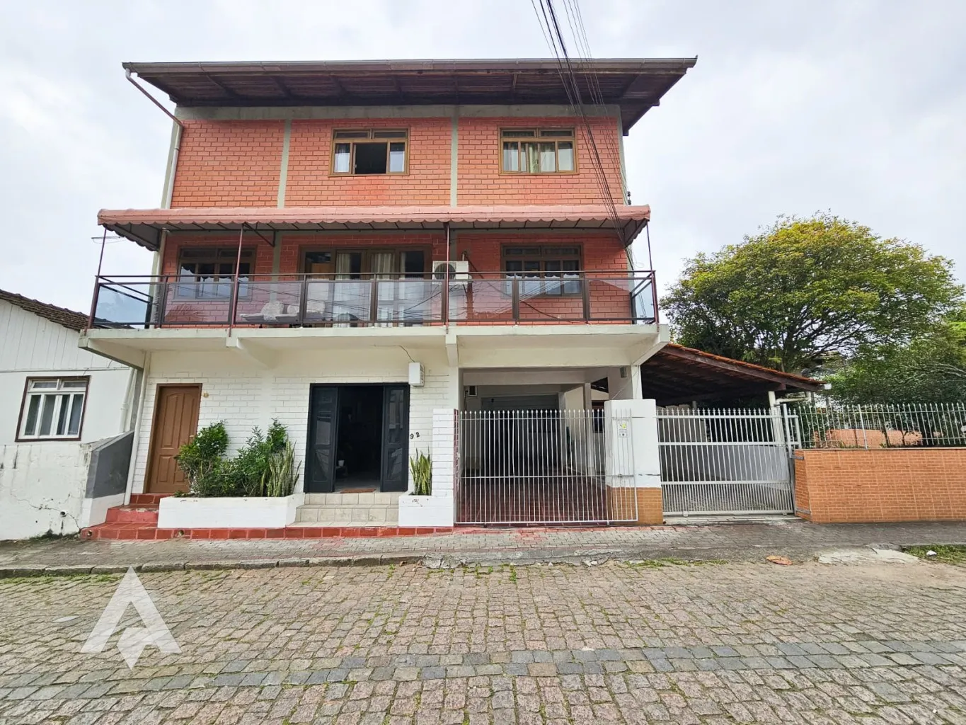 Casa e prédio residencial á venda no bairro Valparaíso! - foto 1