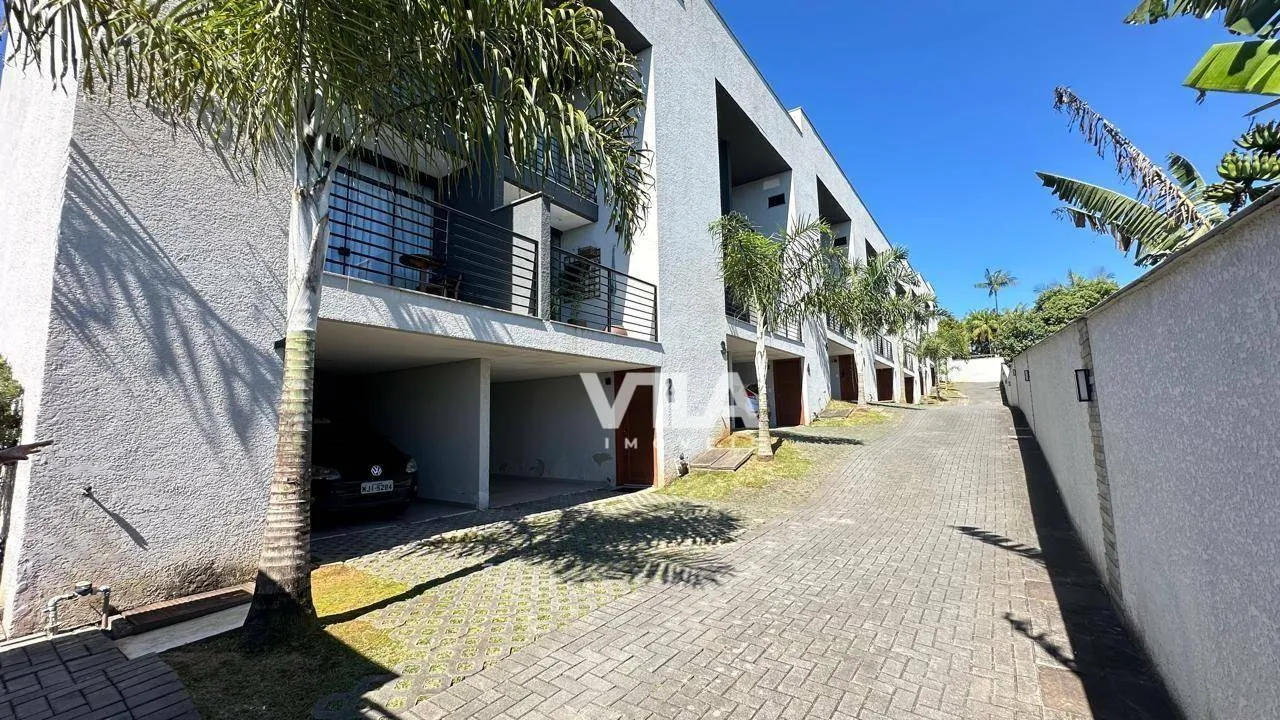 Sobrado Triplex com 2 Suítes à venda, 107 m por R$ 560.000 - Água Verde - Blumenau/SC — foto 2