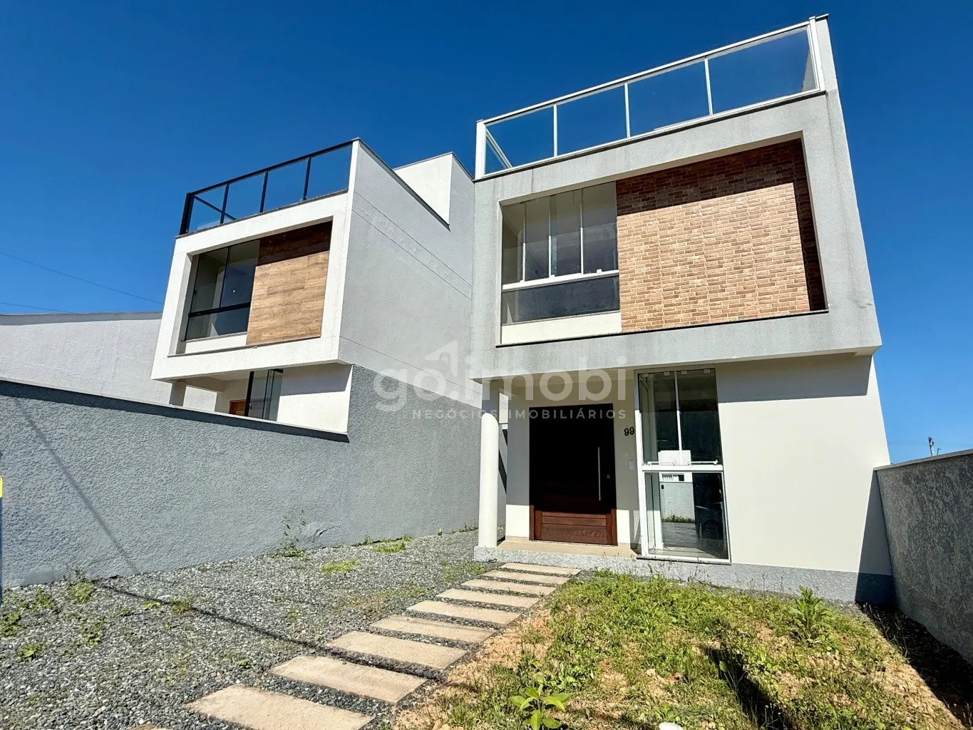 Sobrado Triplex com 02 suítes no Bairro Benedito em Indaial - foto 1