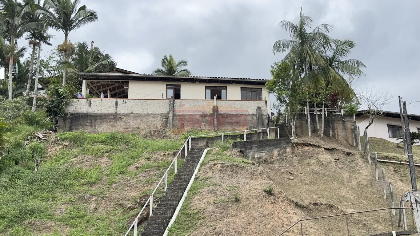 Casa à Venda na Rua Henrique Reif - Blumenau/SC. - foto 1