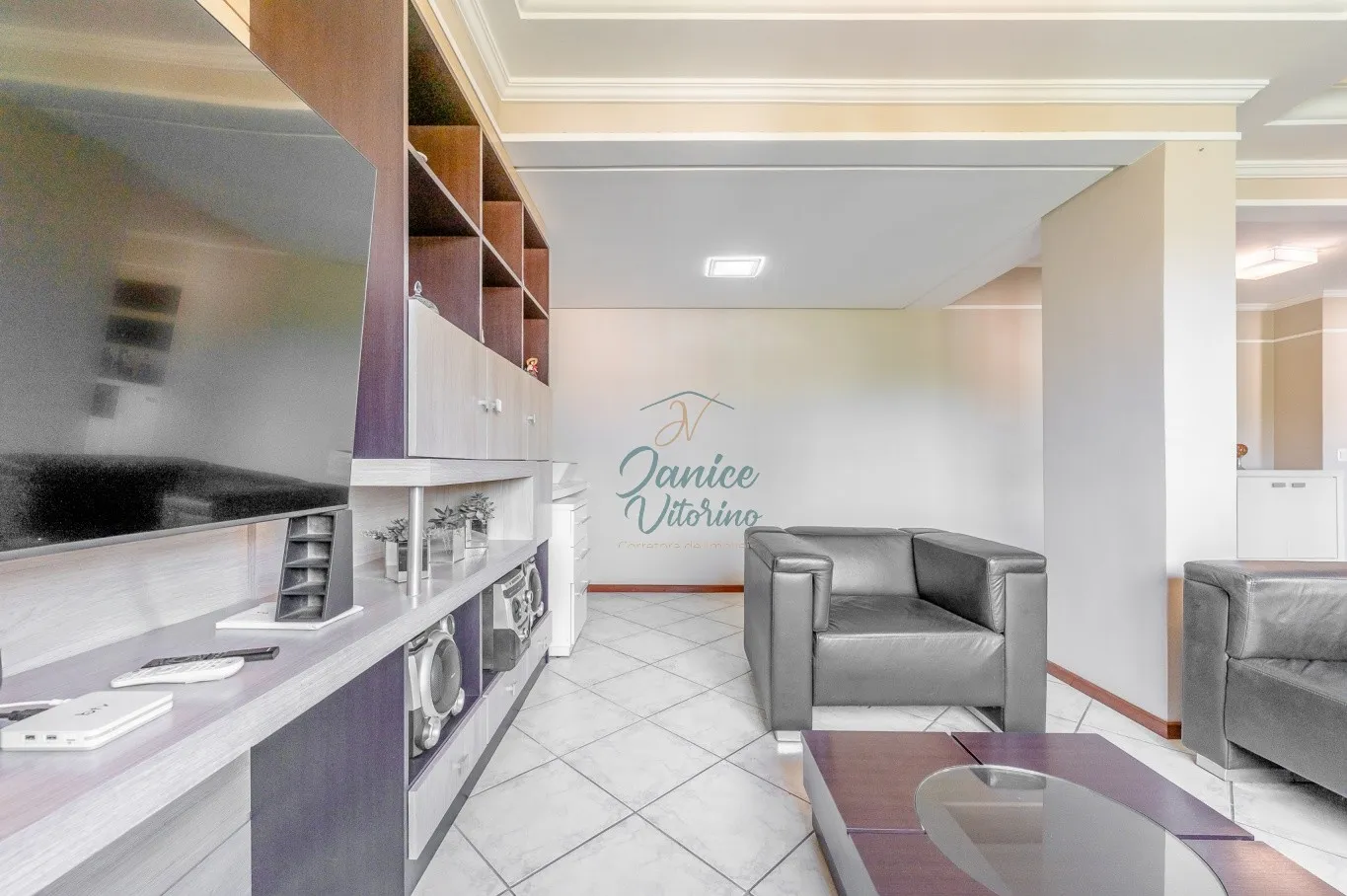 Apartamento na Região Central - 4 Dormitórios sendo Duas Suítes - Duas Garagens — foto 6