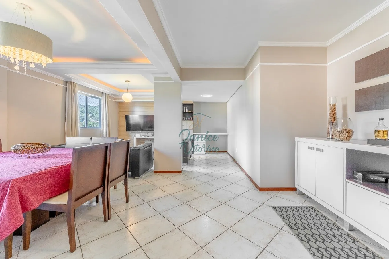 Apartamento na Região Central - 4 Dormitórios sendo Duas Suítes - Duas Garagens — foto 7