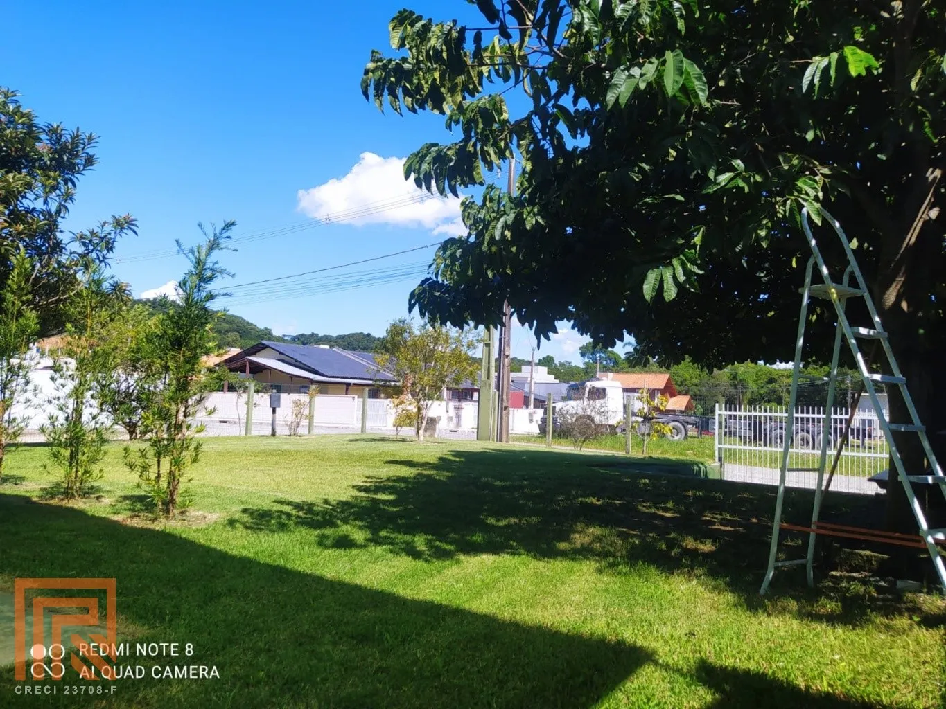 Casa com amplo terreno de esquina!! - foto 1