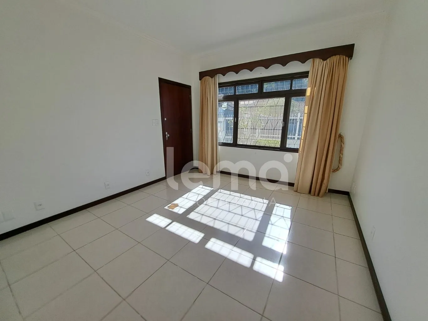 Casa com 3 dormitórios, sendo 1 suíte - Bairro Água Verde - Blumenau/SC — foto 4