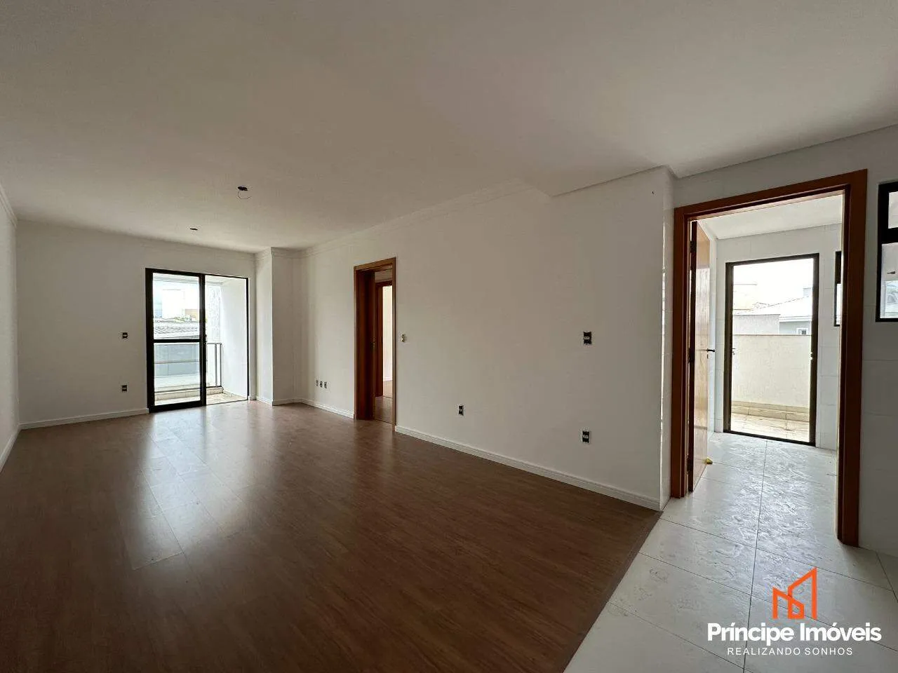 Apartamento com 03 dormitórios no Anita Garibaldi - foto 1