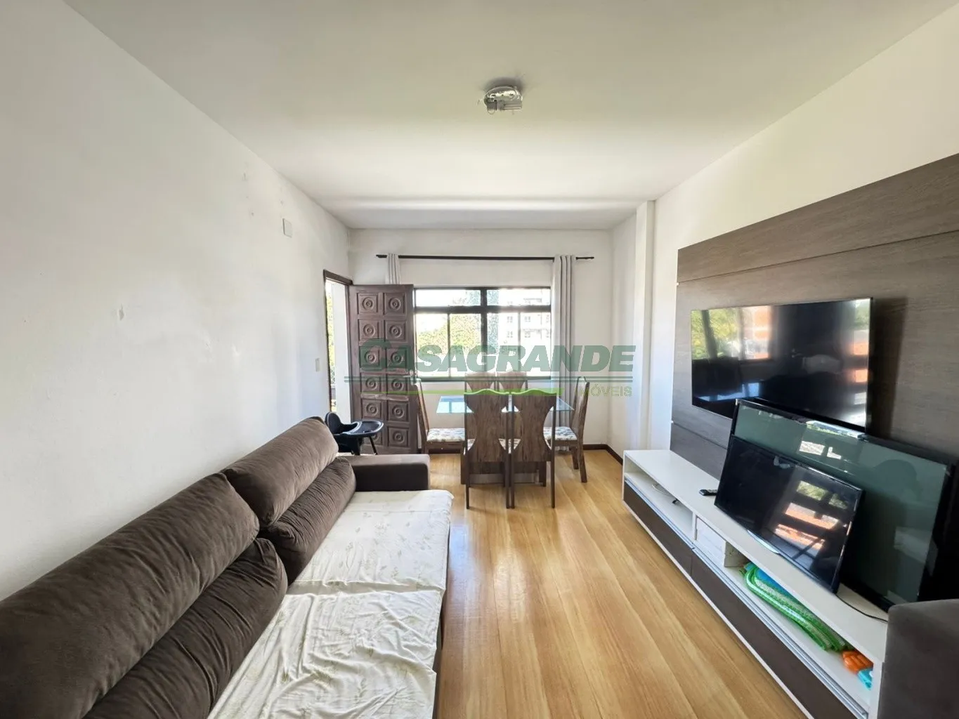 Apartamento em ótima localização no bairro Victor Konder a poucos passos da FURB e a apenas 500 metros do Giassi Supermercados, com rápido acesso ao centro da cidade. — foto 3