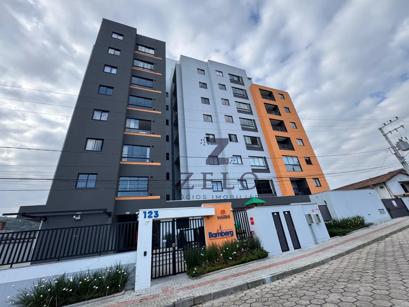 APARTAMENTO SEMIMOBILIADO 02 DORMITÓRIOS (SENDO 01 SUÍTE) - TRANSVERSAL DA RUA AMAZONAS - foto 1
