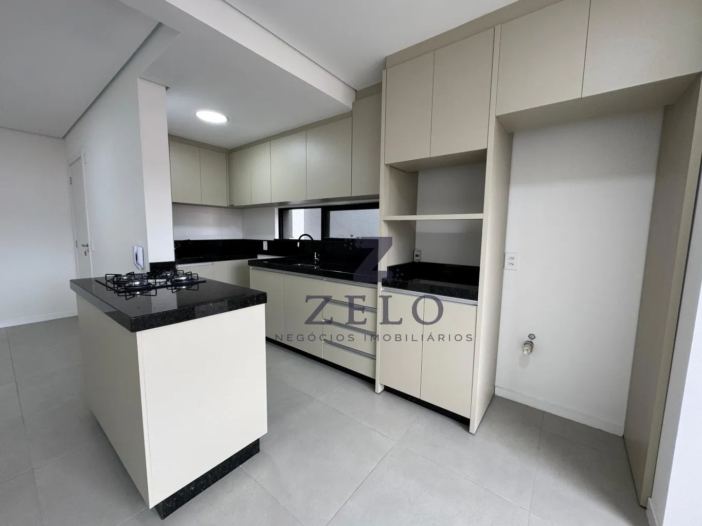 APARTAMENTO SEMIMOBILIADO 02 DORMITÓRIOS (SENDO 01 SUÍTE) - TRANSVERSAL DA RUA AMAZONAS — foto 3