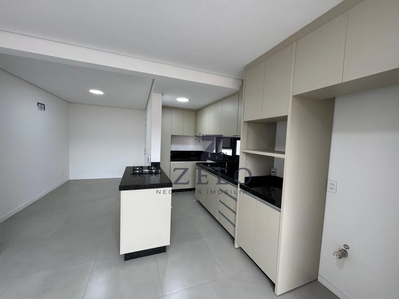 APARTAMENTO SEMIMOBILIADO 02 DORMITÓRIOS (SENDO 01 SUÍTE) - TRANSVERSAL DA RUA AMAZONAS — foto 4