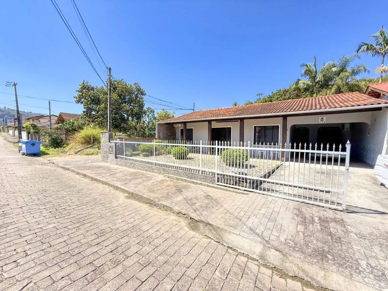 Casa para Venda em Blumenau, Água Verde, 3 dormitórios, 1 suíte, 2 banheiros, 2 vagas - foto 1