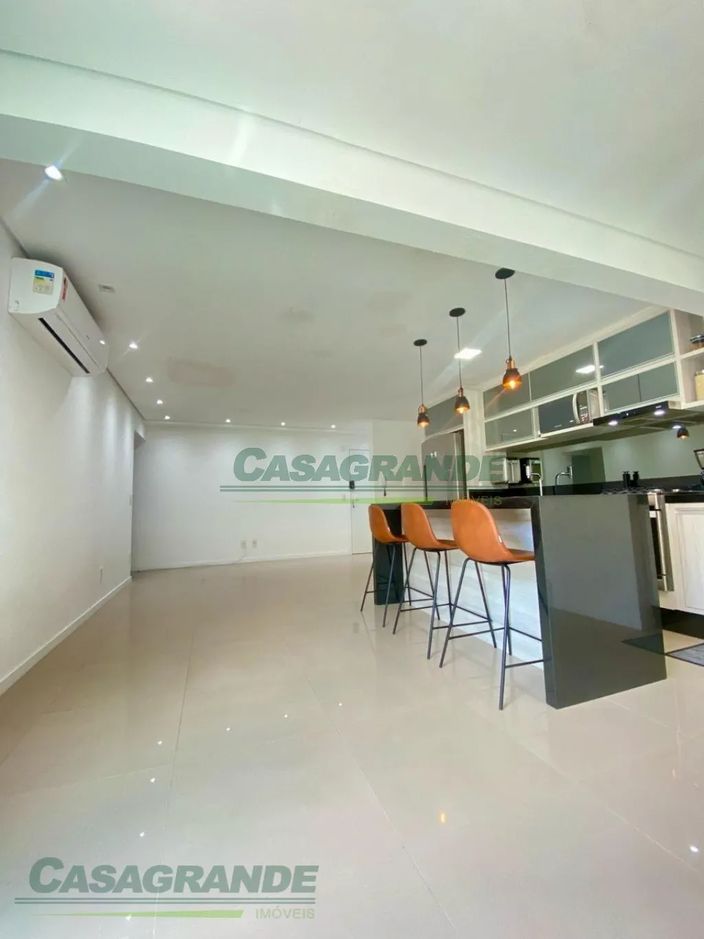 Apartamento no bairro Vila Nova próximo ao hospital do Pulmão, 3 suítes ( 2 demi), lavabo, sacada com churrasqueira integrada, sala de estar e jantar, cozinha, área de serviço separada. — foto 3