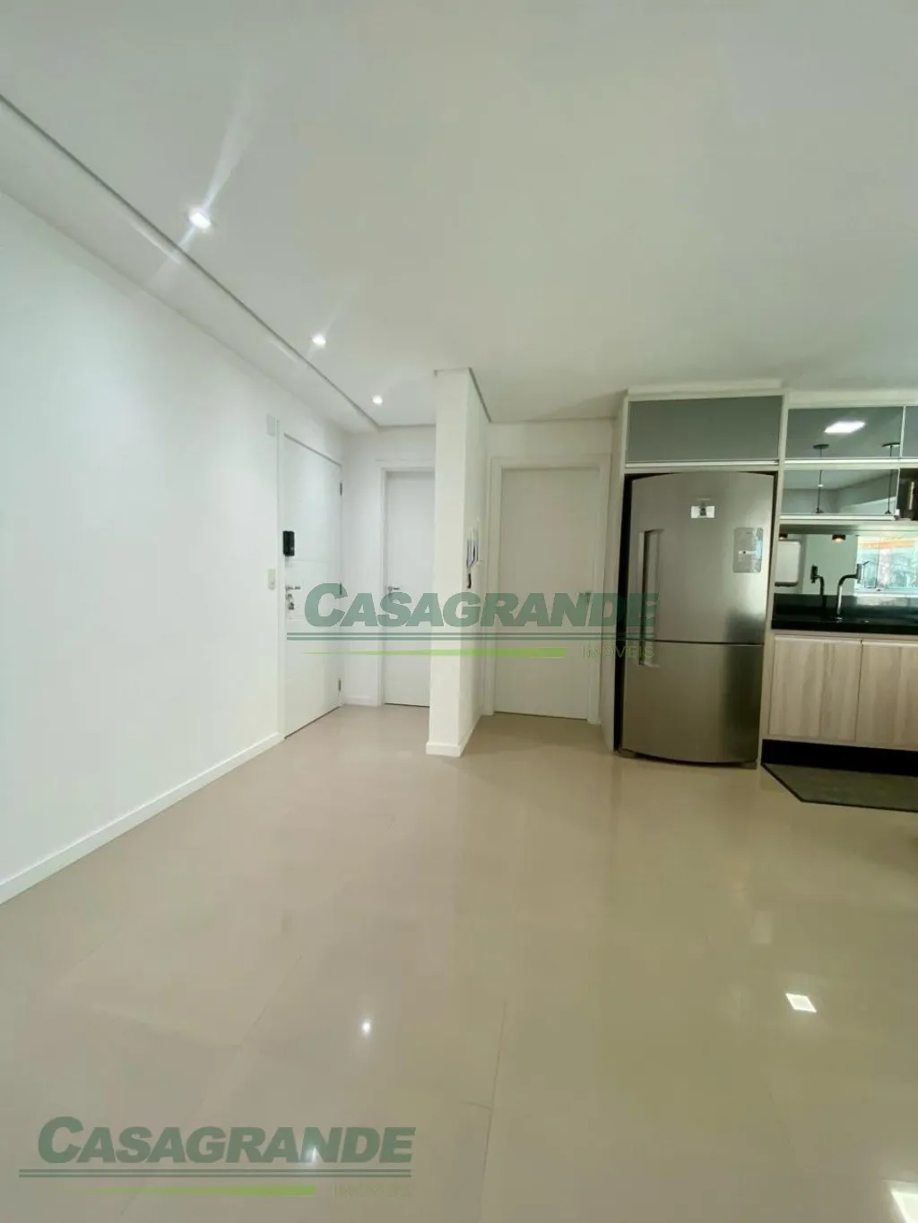 Apartamento no bairro Vila Nova próximo ao hospital do Pulmão, 3 suítes ( 2 demi), lavabo, sacada com churrasqueira integrada, sala de estar e jantar, cozinha, área de serviço separada. — foto 4