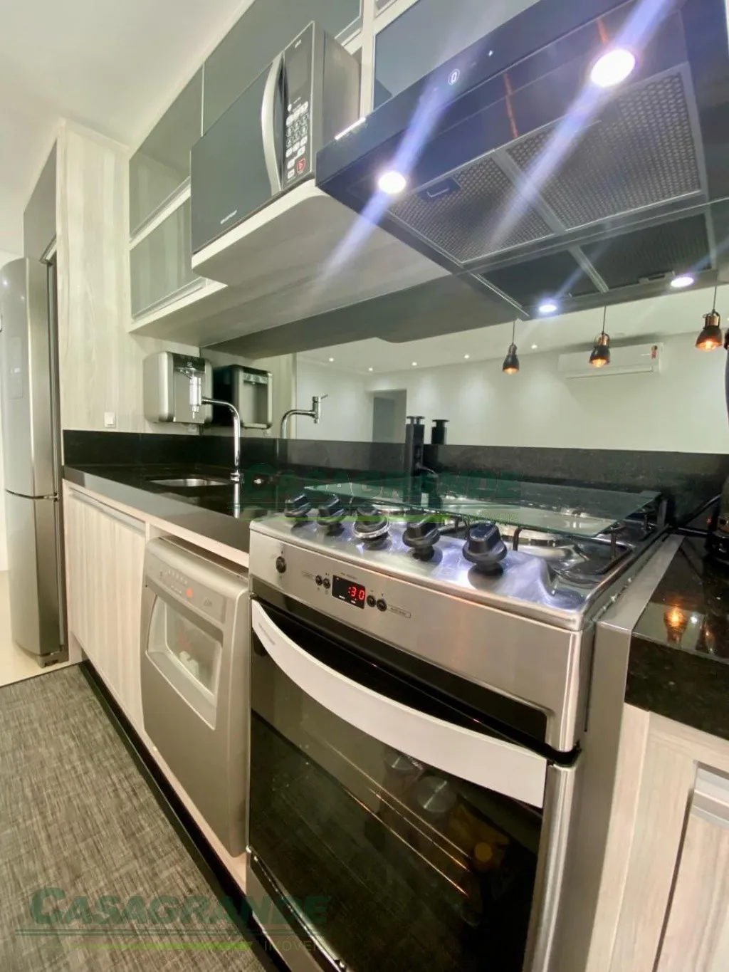 Apartamento no bairro Vila Nova próximo ao hospital do Pulmão, 3 suítes ( 2 demi), lavabo, sacada com churrasqueira integrada, sala de estar e jantar, cozinha, área de serviço separada. — foto 7