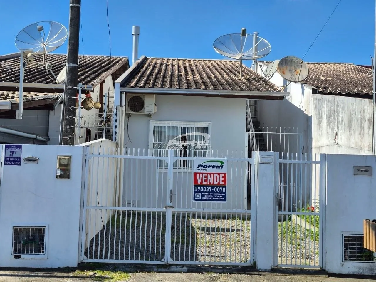 Casa com 2 dormitórios, sendo 1 suíte mobiliado no bairro Nossa Senhora da Paz em Balneário Piçarras/SC - foto 1
