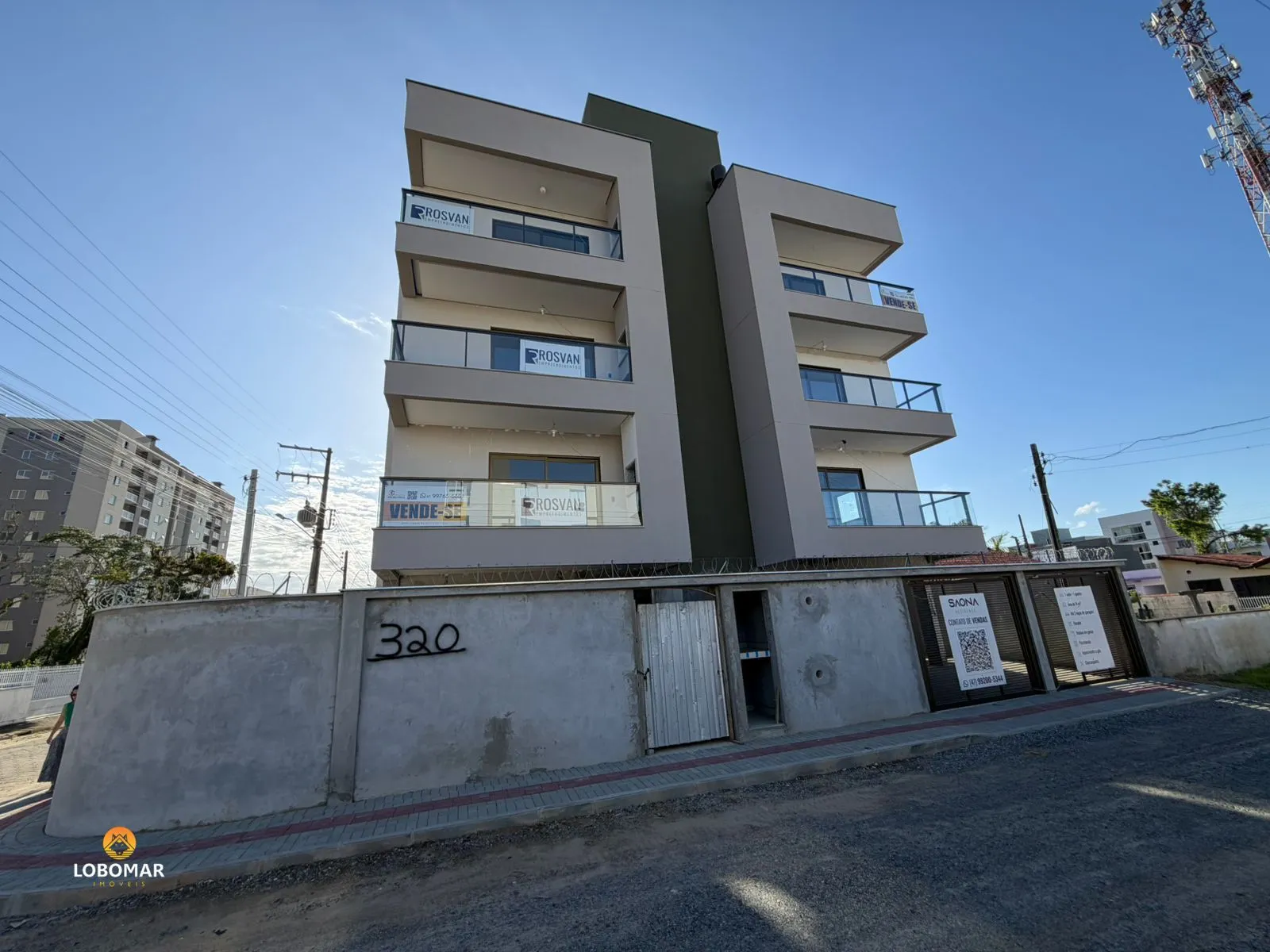 Apartamento com 2 dormitórios e 2 vagas à apenas 350m do Mar em Bal. Piçarras - - foto 1