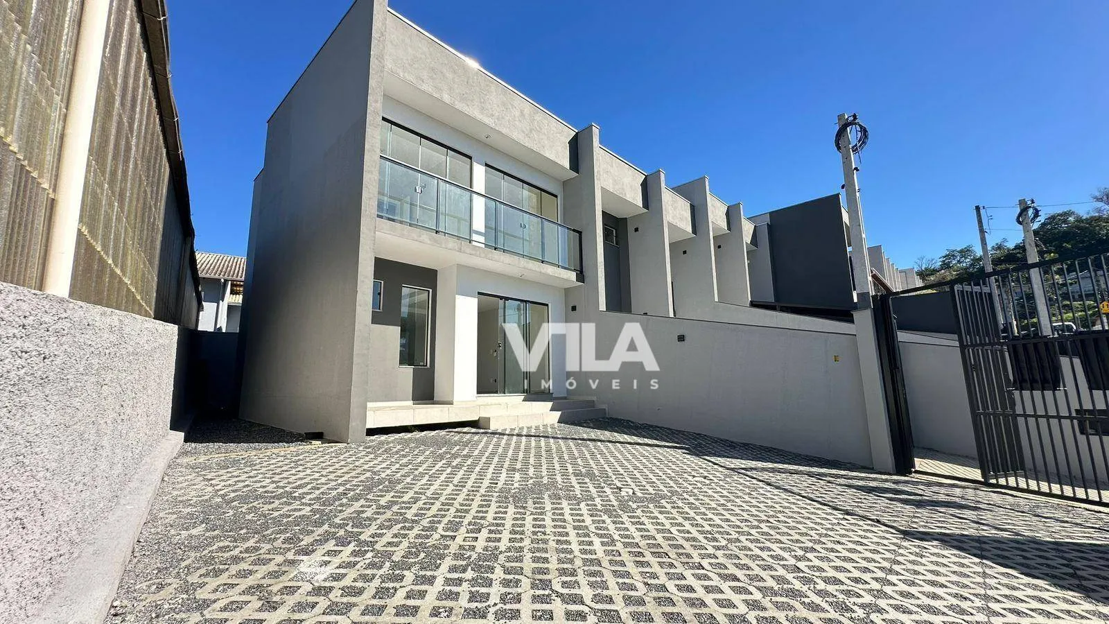 Sobrado no Bairro Escola Agrícola - Blumenau com estilo e estrutura para quem não aceita só básico. Descubra o equilíbrio perfeito entre conforto, es - foto 1