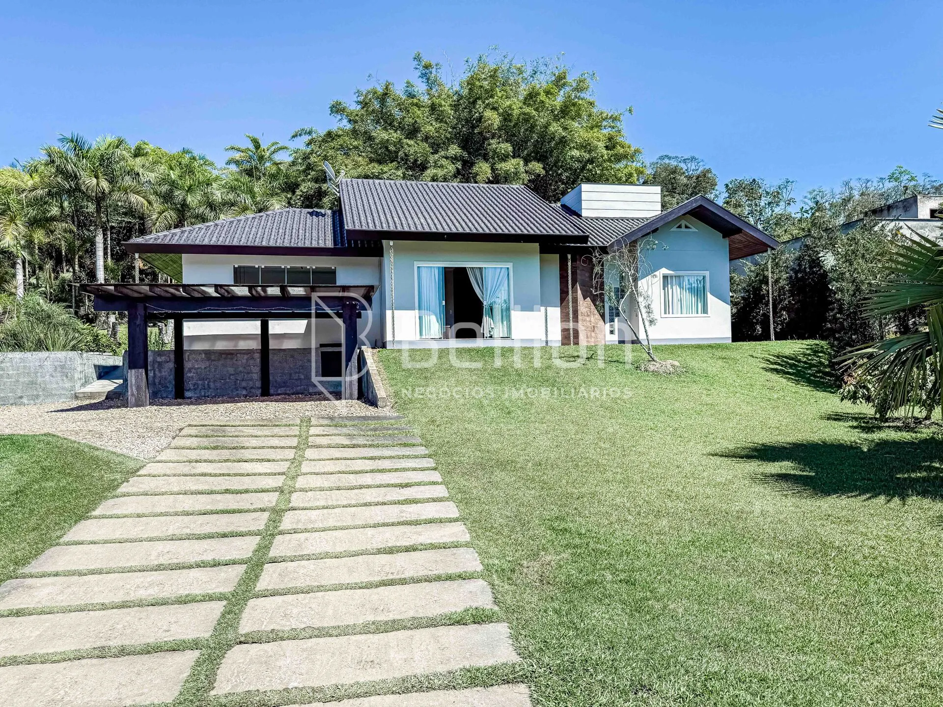 Casa com 2 lagoas, água corrente e piscina, um verdadeiro paraíso! - foto 1