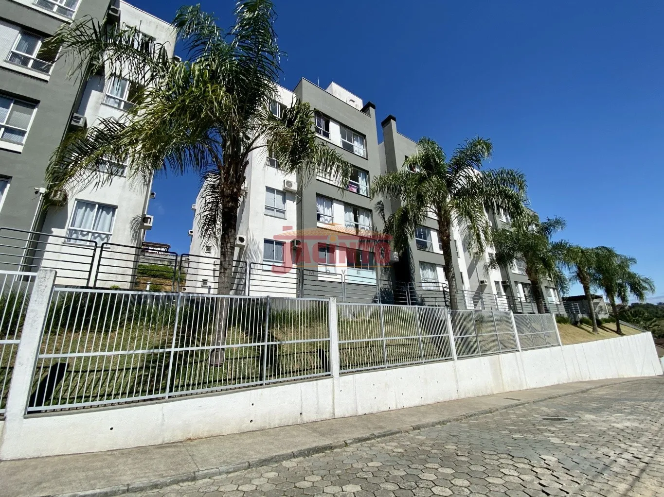 Apartamento semimobiliado com 3 dormitórios, no bairro Fortaleza/Blumenau/SC. — foto 2