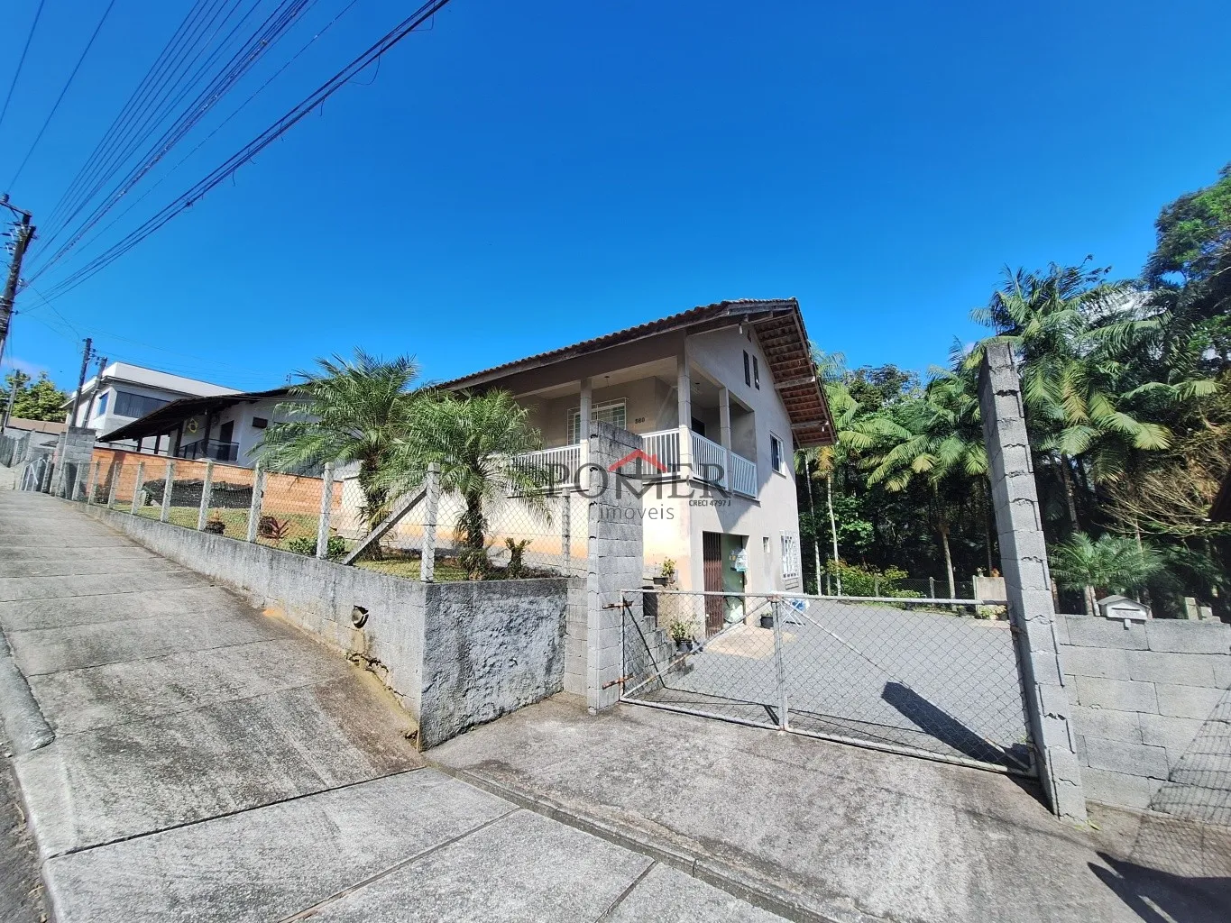 Casa em localização Espetacular, linda vista da cidade, com 3 dormitórios, Bairro Centro, na cidade de Pomerode, com 176,00 m construídos, em amplo terreno de 735,90m — foto 4