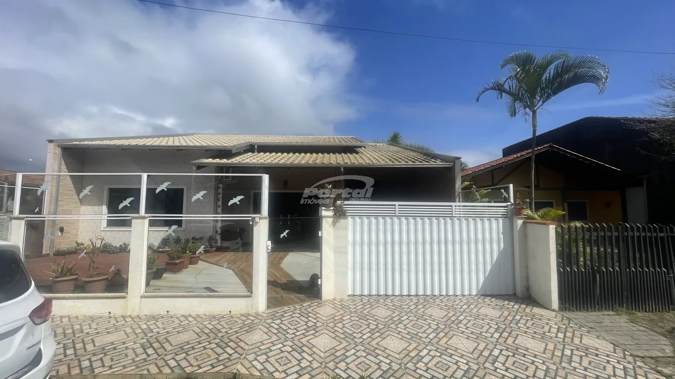 Casa mobiliada para venda na cidade de Penha - foto 1