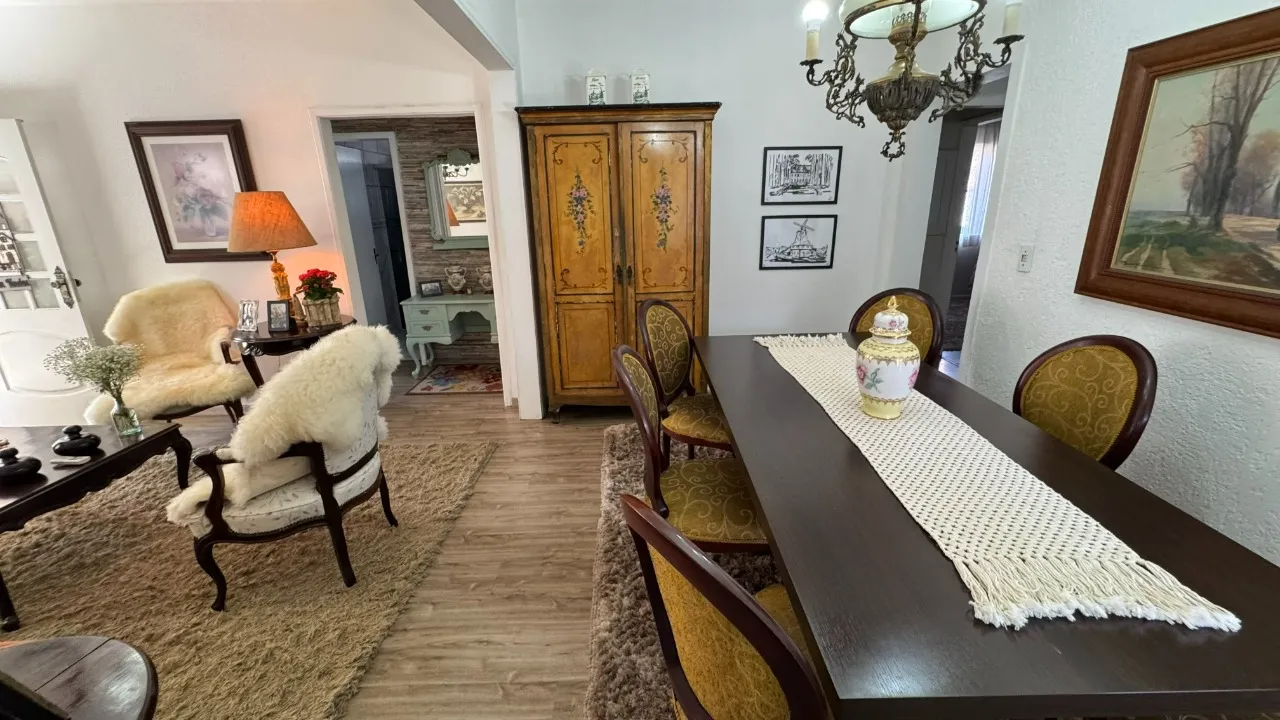 Casa com 1 suíte e 2 quartos à venda no bairro Anita Garibaldi em Joinville-SC por R$680.000,00. — foto 4