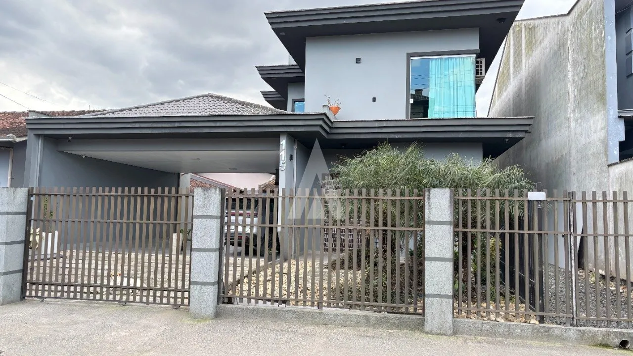 Casa com 1 suíte e 2 quartos à venda no bairro Espinheiros em Joinville-SC por R$1.100.000,00. - foto 1