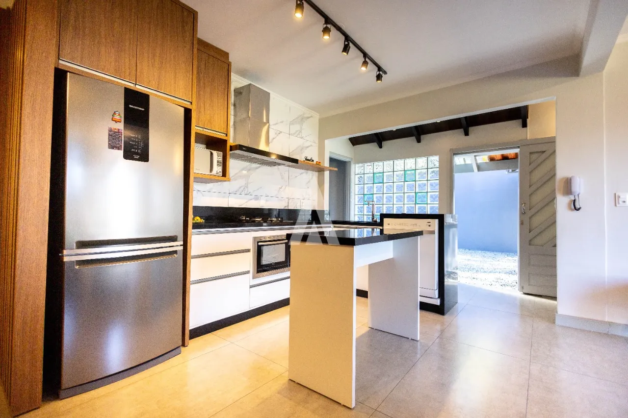 Casa com 2 suítes e 2 quartos à venda no bairro Bom Retiro em Joinville-SC de R$1.177.000,00 por R$1.118.150,00. — foto 3