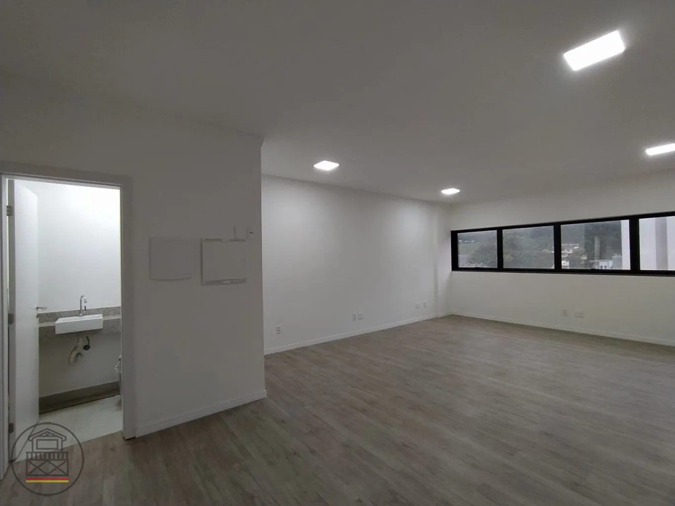 Linda sala comercial ao lado do Hospital Santa Catarina. — foto 7