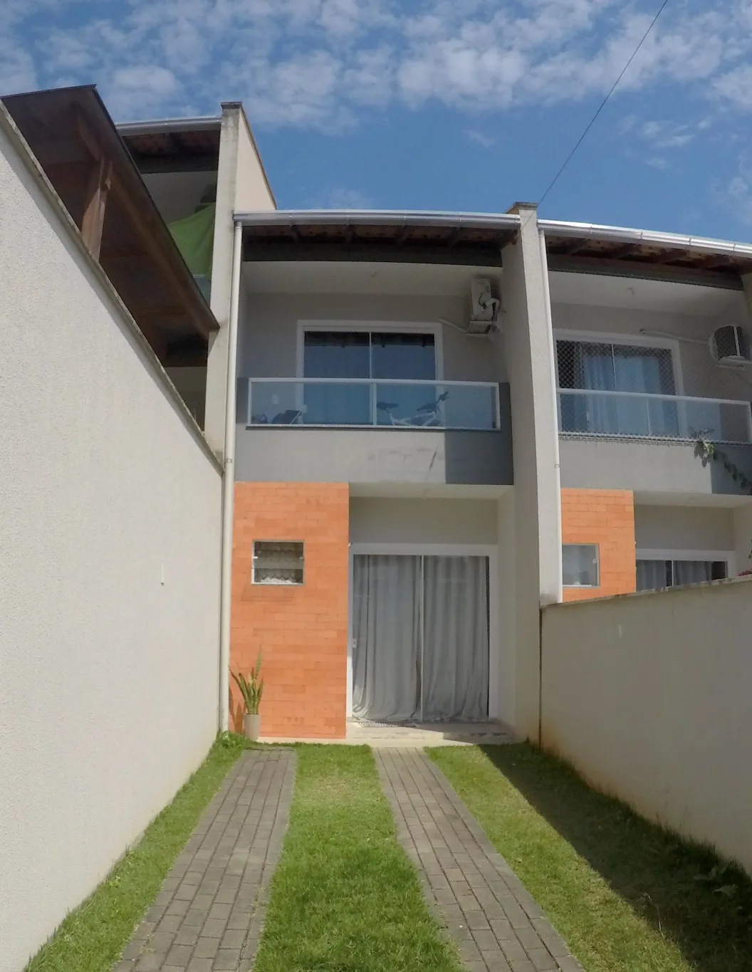 Sobrado com terreno nos fundos no Bairro Agua Verde Blumenau/SC Ref. 1541 — foto 2
