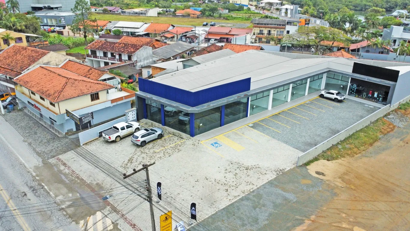 EMPREENDIMENTO COMERCIAL COM 7 SALAS NOVAS - BALNEÁRIO PIÇARRAS - foto 1