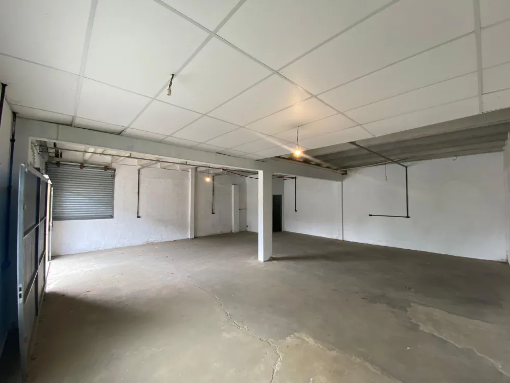 LOCAÇÃO GALPÃO 120m2 - foto 1