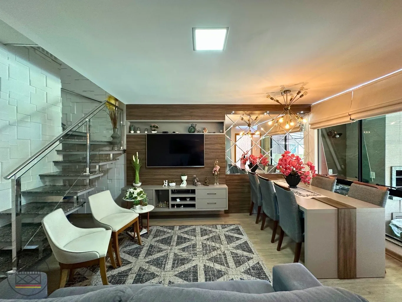 Sobrado 100% mobiliado, pronto para você entrar e morar com conforto e estilo no coração da Velha Central! — foto 2