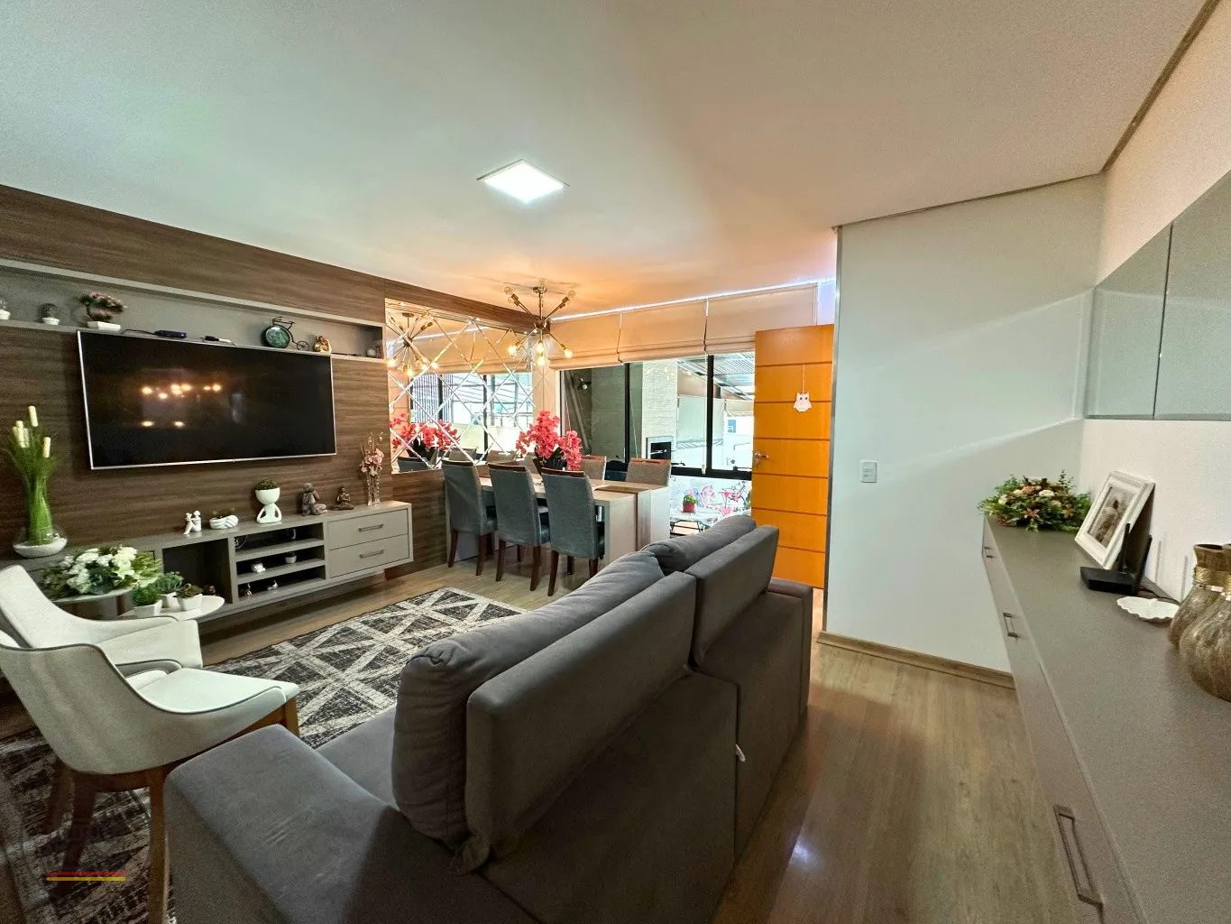 Sobrado 100% mobiliado, pronto para você entrar e morar com conforto e estilo no coração da Velha Central! — foto 3