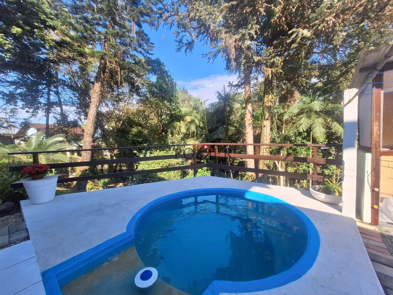 Lindo Refúgio com casa de 194,09m de área construida, no bairro de Testo Rega na cidade de Pomerode, edificada num terreno de 1.518,39m, em meio à muita natureza. — foto 3