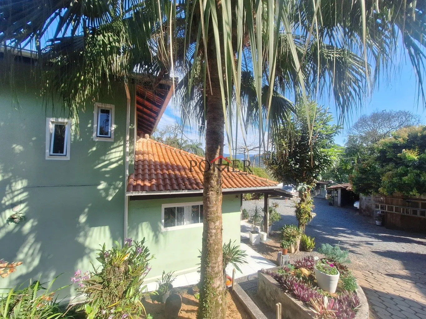 Lindo Refúgio com casa de 194,09m de área construida, no bairro de Testo Rega na cidade de Pomerode, edificada num terreno de 1.518,39m, em meio à muita natureza. — foto 5