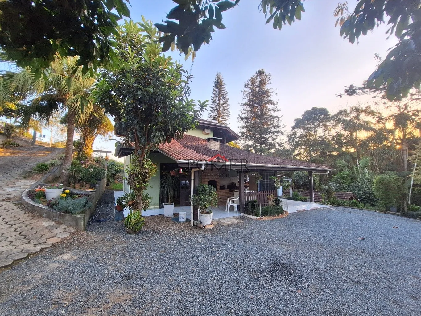 Lindo Refúgio com casa de 194,09m de área construida, no bairro de Testo Rega na cidade de Pomerode, edificada num terreno de 1.518,39m, em meio à muita natureza. — foto 6
