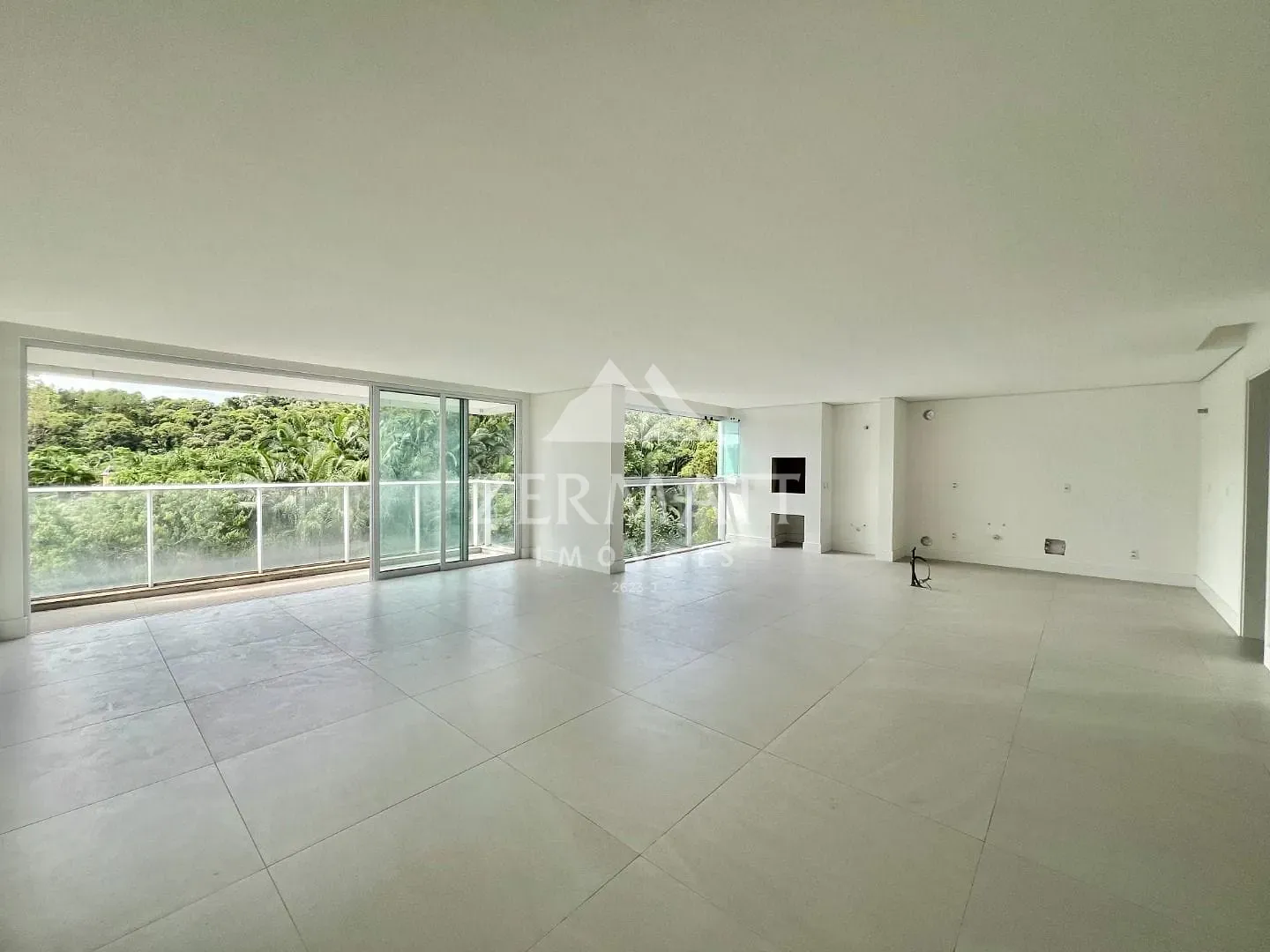 Apartamento à venda com 4 quartos e 4 suítes, 3 vagas, 245m² no Bom Retiro, Blumenau - foto 1