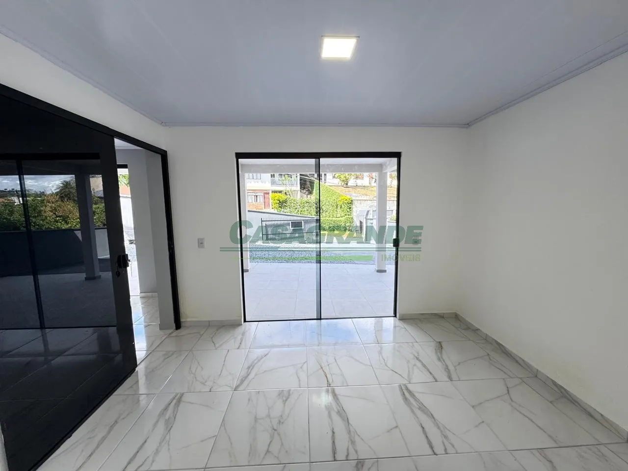 Ótima Casa no Bairro Água Verde em Blumenau com 5 Dormitórios (2 suítes) e 231 m. — foto 3