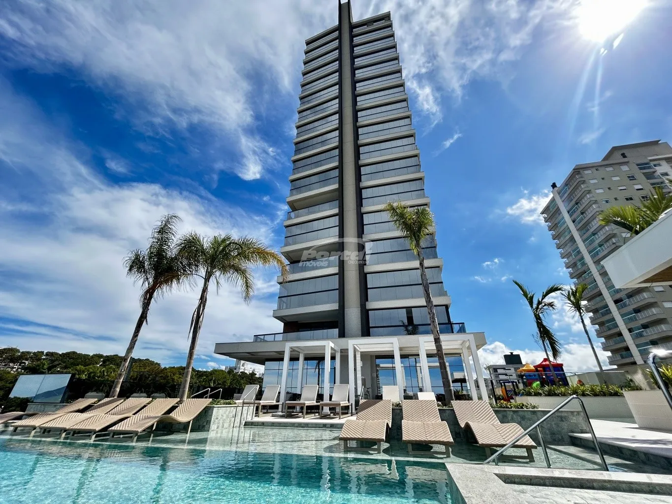 Apartamento novo semi mobiliado com vista mar disponível para locação no bairro Itacolomi, em Balneário Piçarras/SC. — foto 2