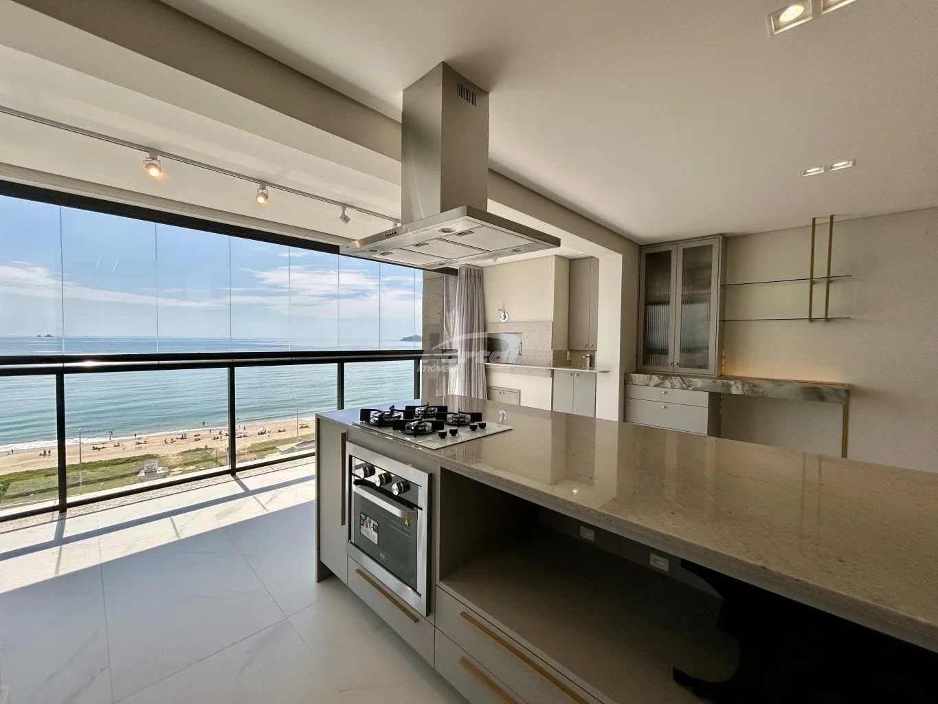 Apartamento novo semi mobiliado com vista mar disponível para locação no bairro Itacolomi, em Balneário Piçarras/SC. - foto 1